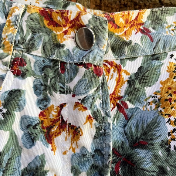 90s Vintage Floral Cotton High Waist Shorts Size 26-27 - Picture 4 of 8